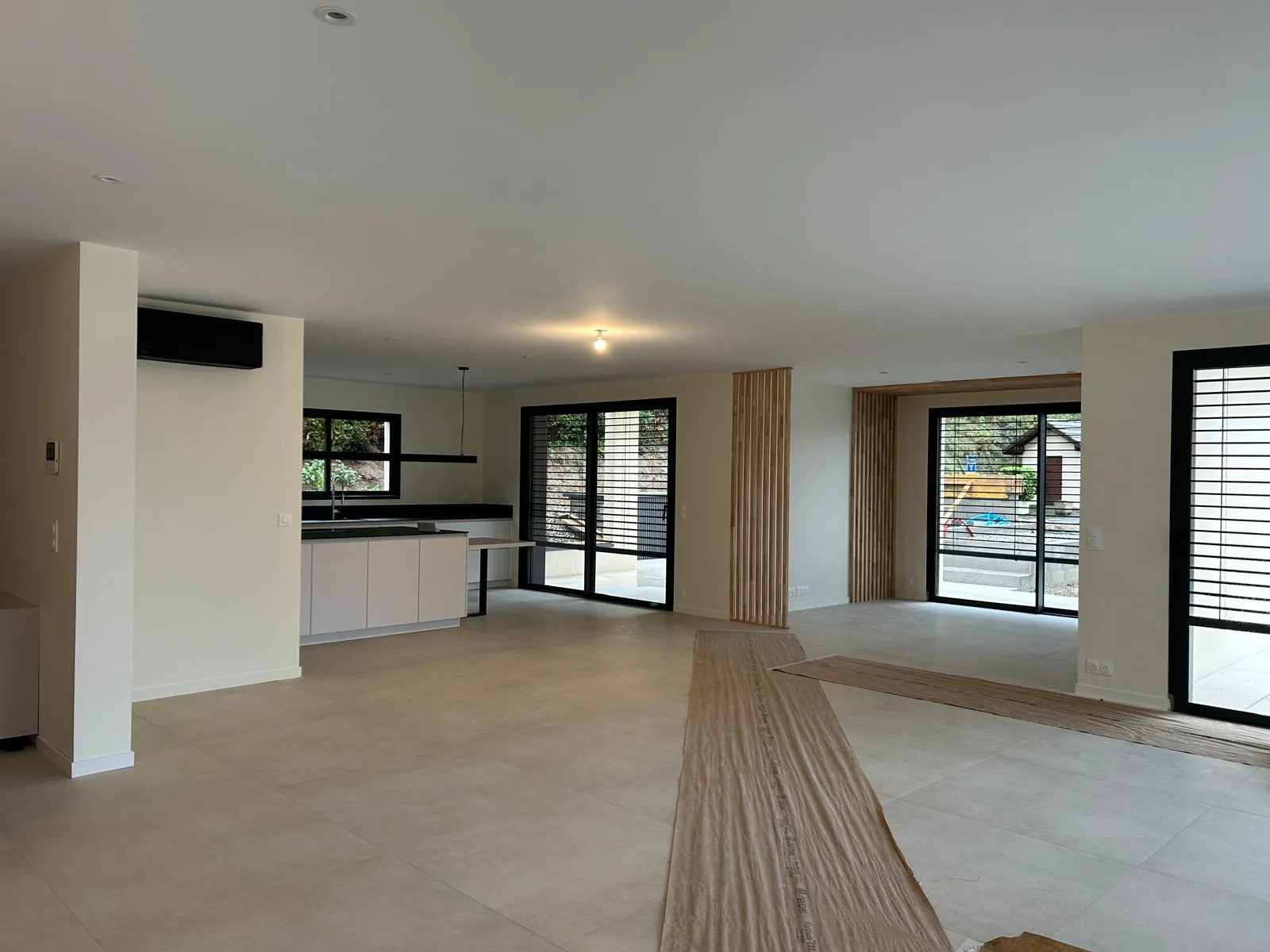 Aménagement intérieur d'une villa neuve
