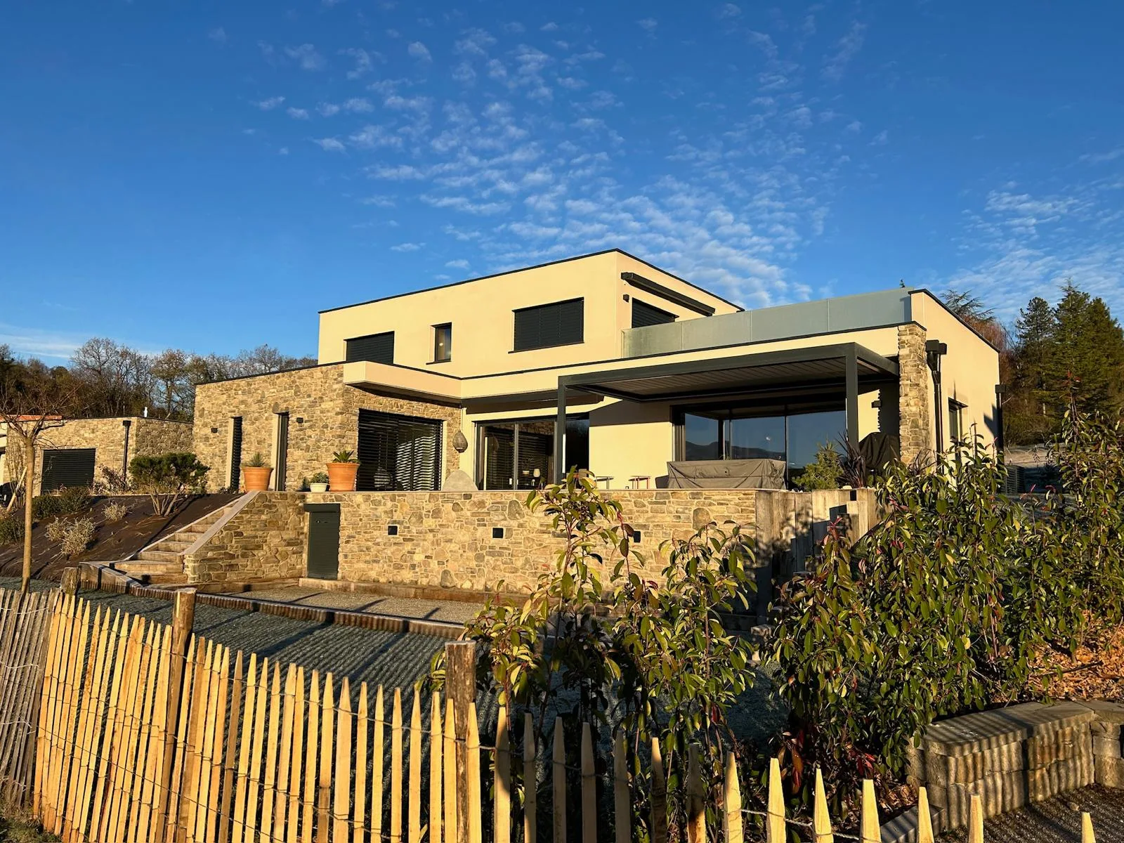 Villa en pierre & pergola bioclimatique